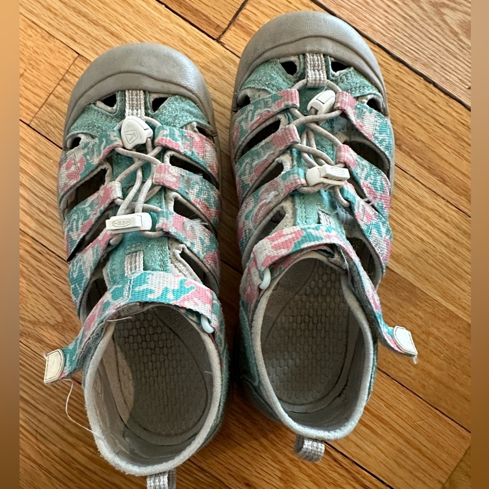 Girls keen sandal